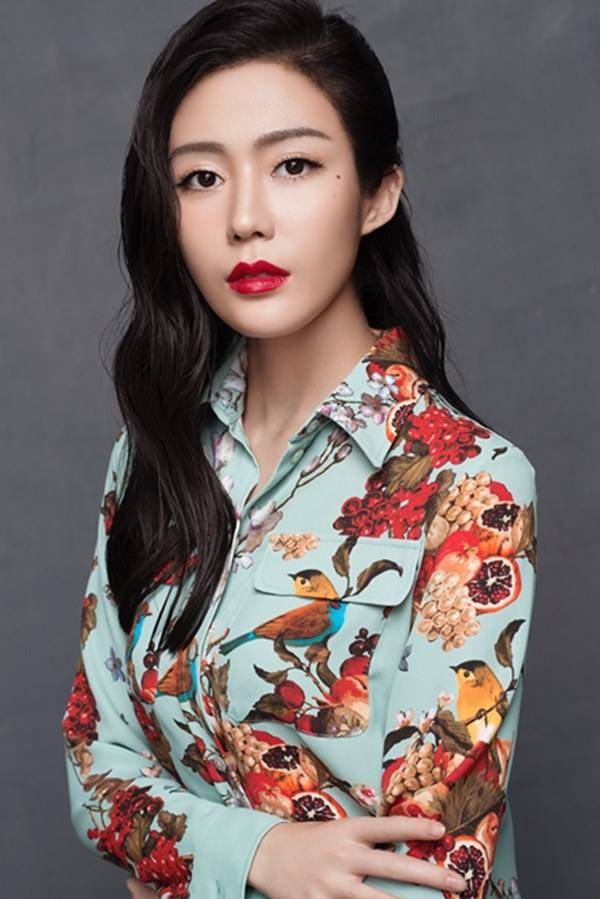 演员汤晶媚最新写真曝光 妩媚泪痣上演湿发诱惑