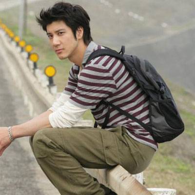 王力宏被曝嫖娼 懒理传闻参加电影节露笑容