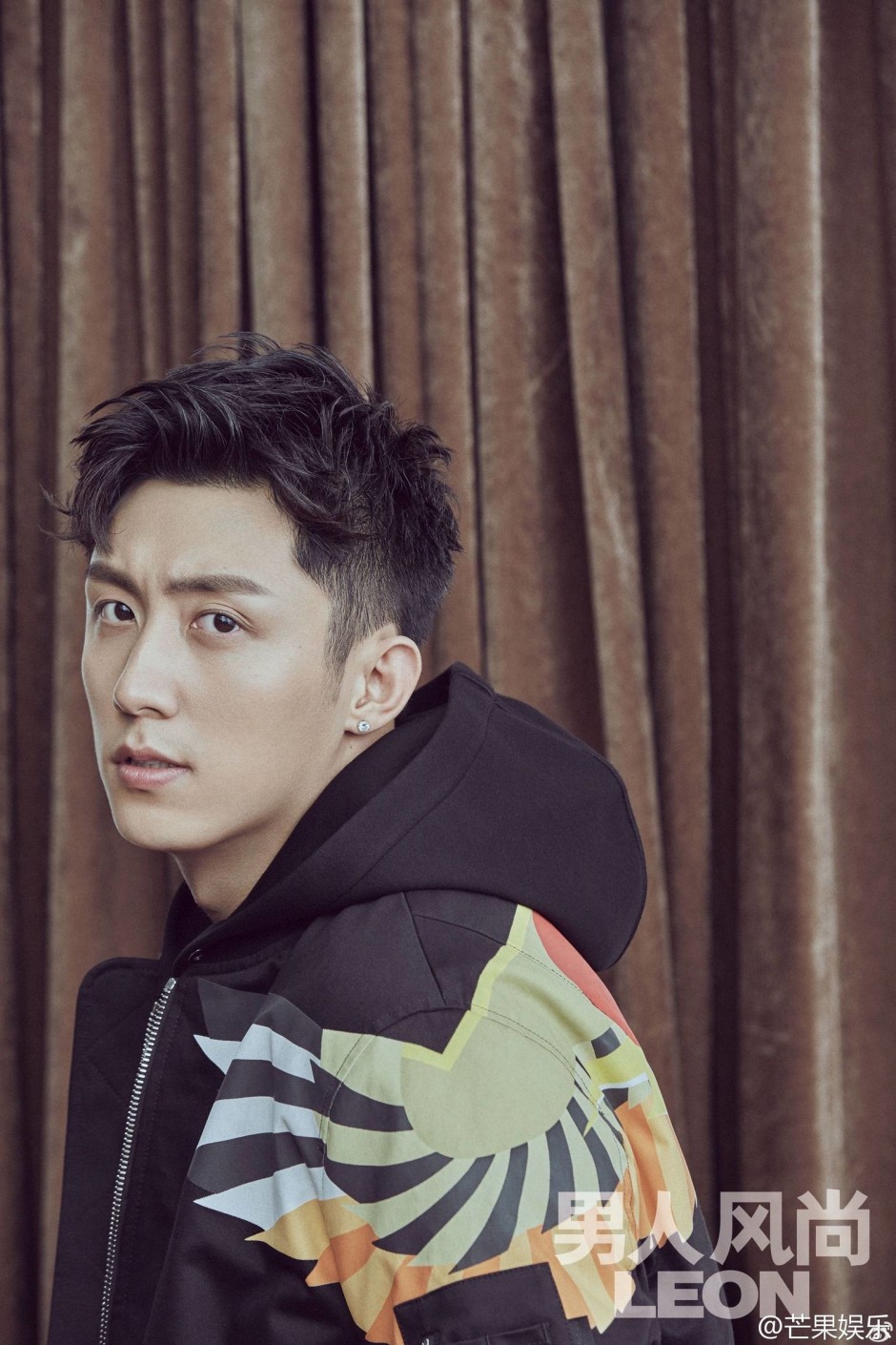 黄景瑜最新帅气写真公开 俊朗面孔彰显男人风尚