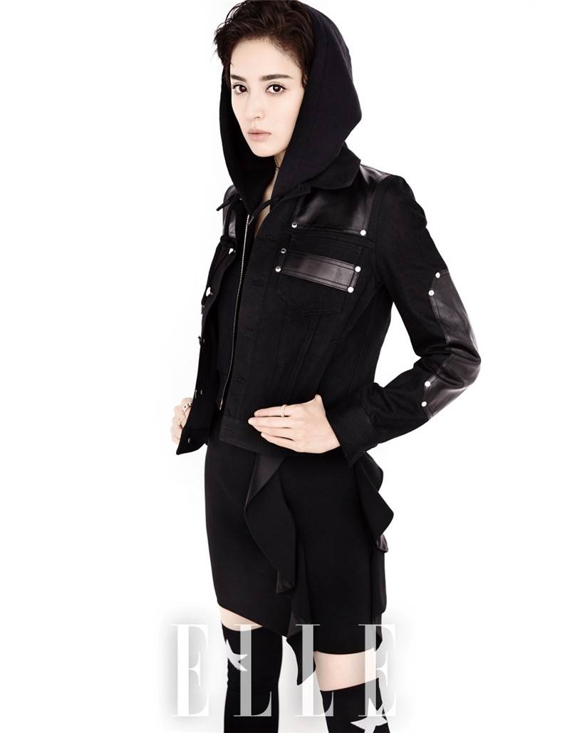 娜扎俏皮灵气写真曝光 玩转清爽甜酷风