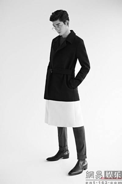 张翰曝黑白时尚写真 上演禁欲系英伦风