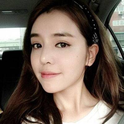 李毓芬整容前后 曝其13年换脸5次成小徐若瑄