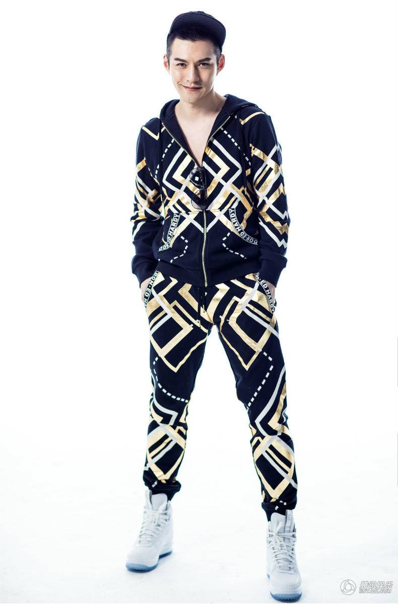 严屹宽运动型男装扮写真 动感邪魅尽显男士魅力