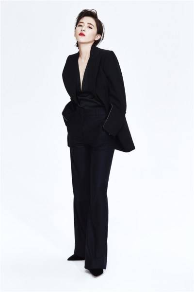 阙清子帅气短发写真曝光 西装制服出镜眼神撩人