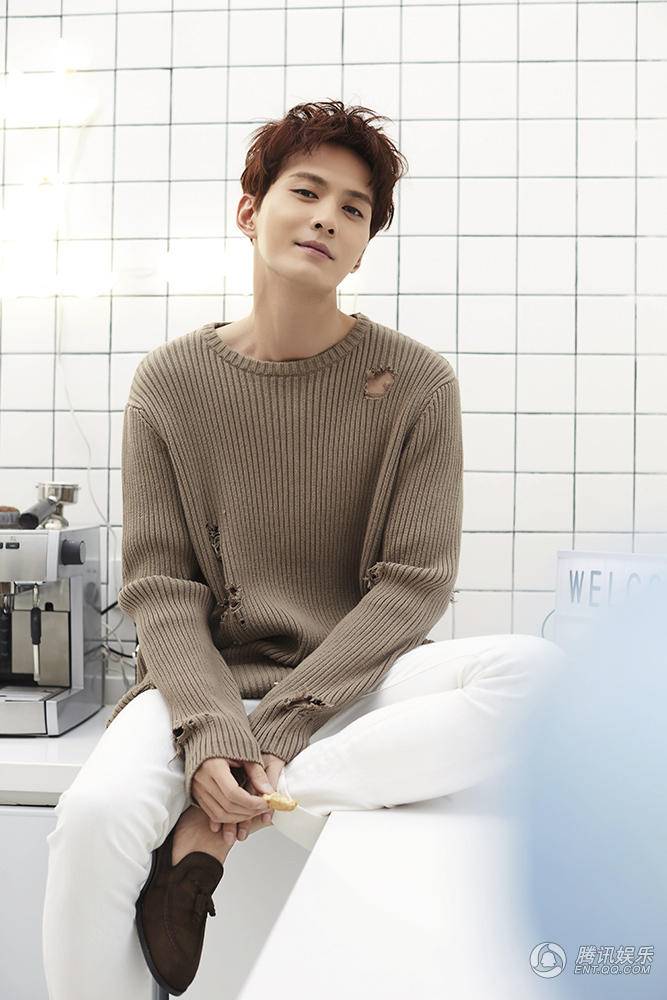 徐正曦早春写真照片曝光 诠释完美男友魅力