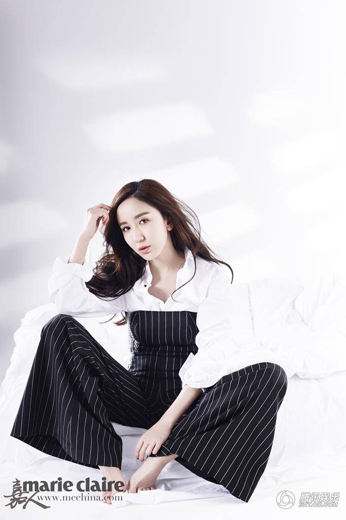 娄艺潇时尚写真大片 帅气Max眼神杀撩人