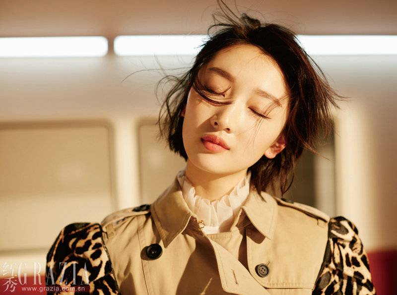 周冬雨杂志封面写真 英伦范coolgirl上线