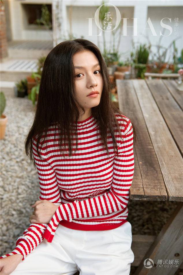 演员春夏杂志写真曝光 清新自然气质脱俗