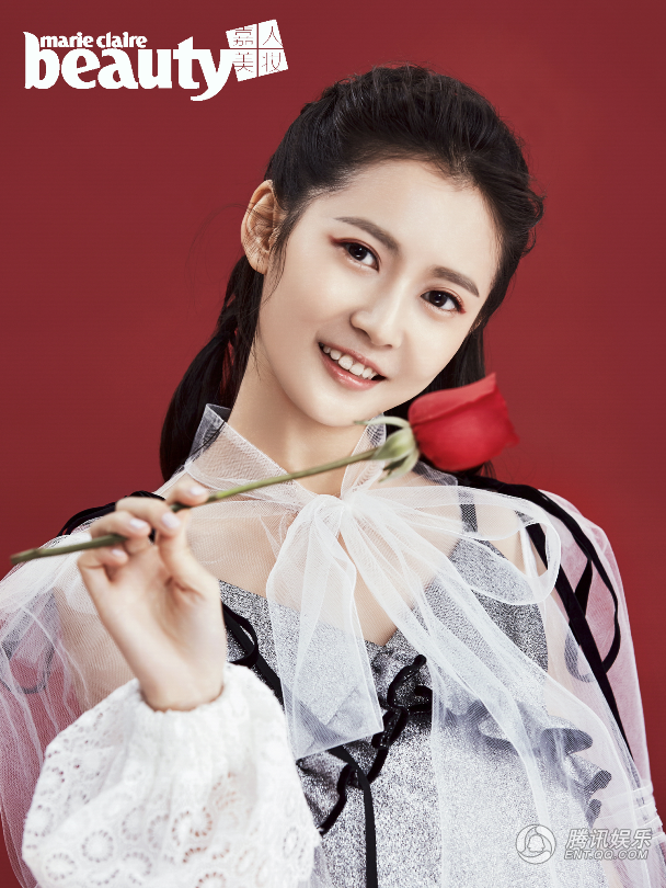 陈钰琪杂志写真大片公开 造型新颖玩转清新美妆