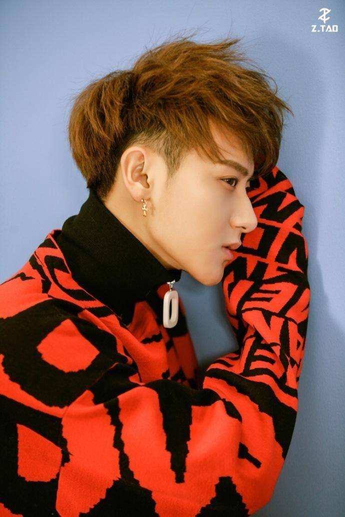 黄子韬情人节写真大片 笑容温暖男友力爆棚