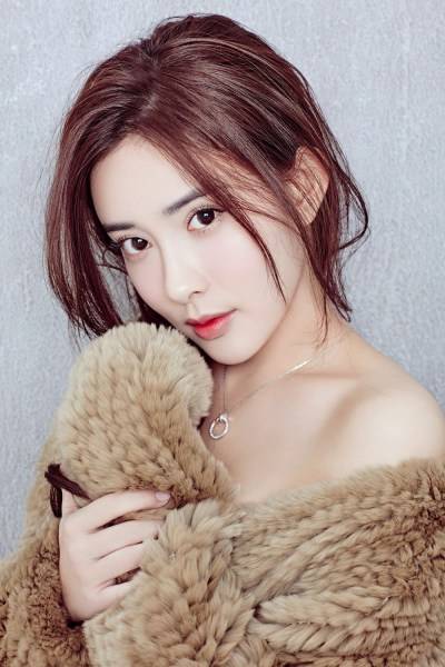 孟子义早春暖色系写真 活力演绎清新风格