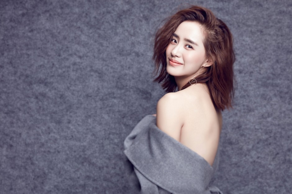 女演员王智早春最新写真 香肩美背尽显优雅性感