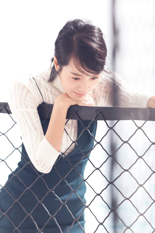 朱丹最新写真大片曝光 尽显慵懒随性范儿