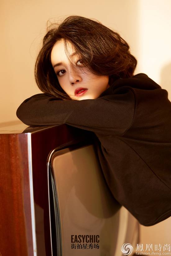 李溪芮短发写真曝光 光影间尽显灵动之美