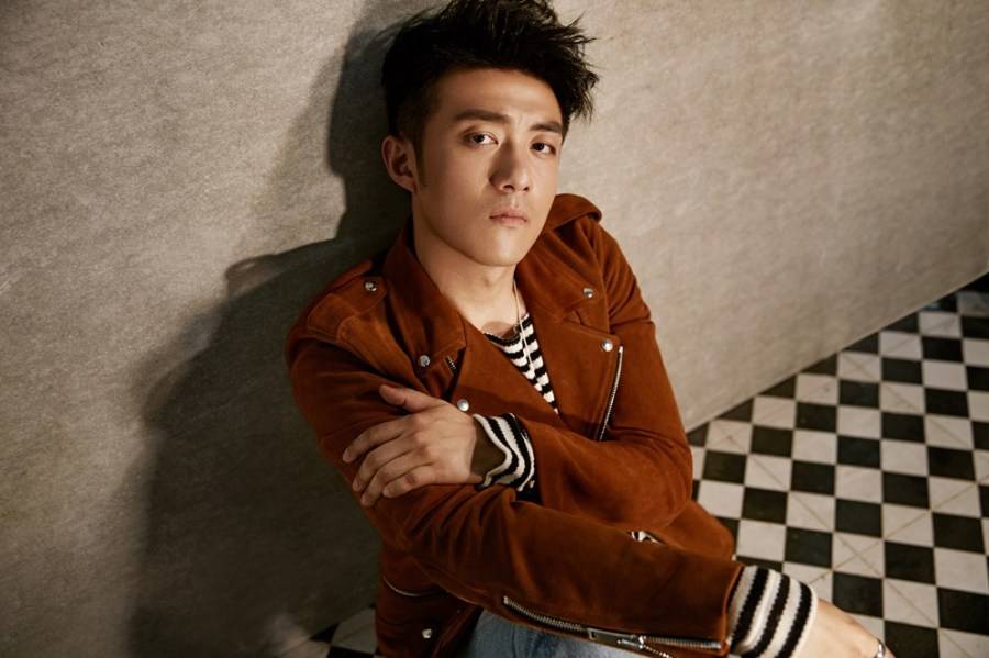 乱世丽人行李泽锋曝最新写真 尽显张扬不羁