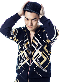 严屹宽运动型男装扮写真 动感邪魅尽显男士魅力