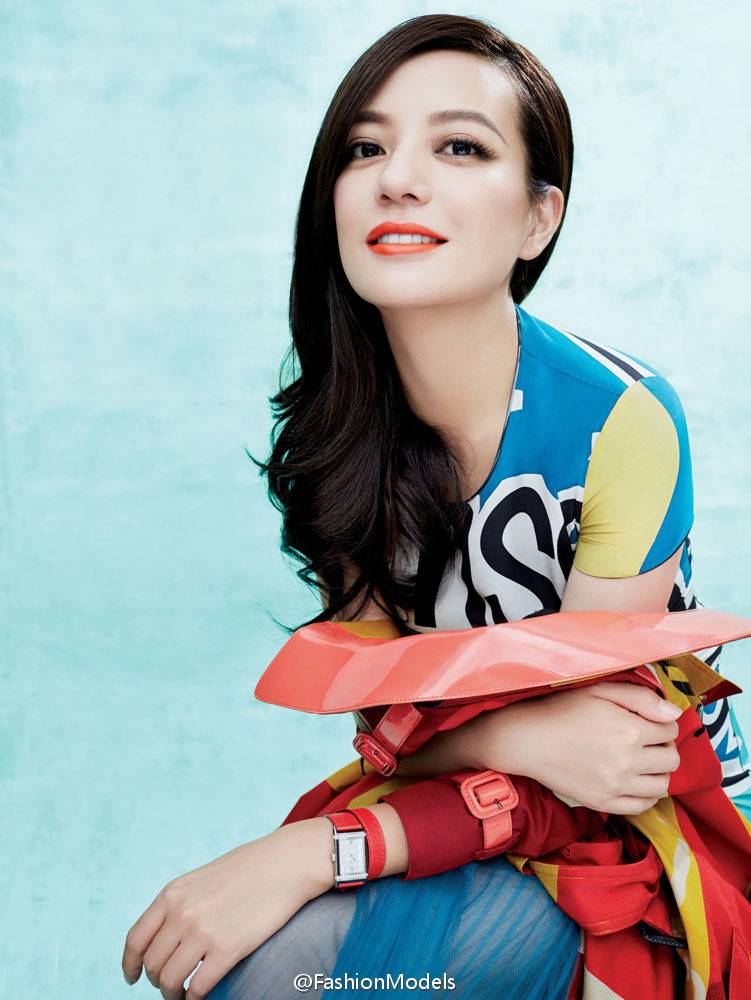 赵薇橘色系写真大片曝光 头戴兔耳朵萌萌哒