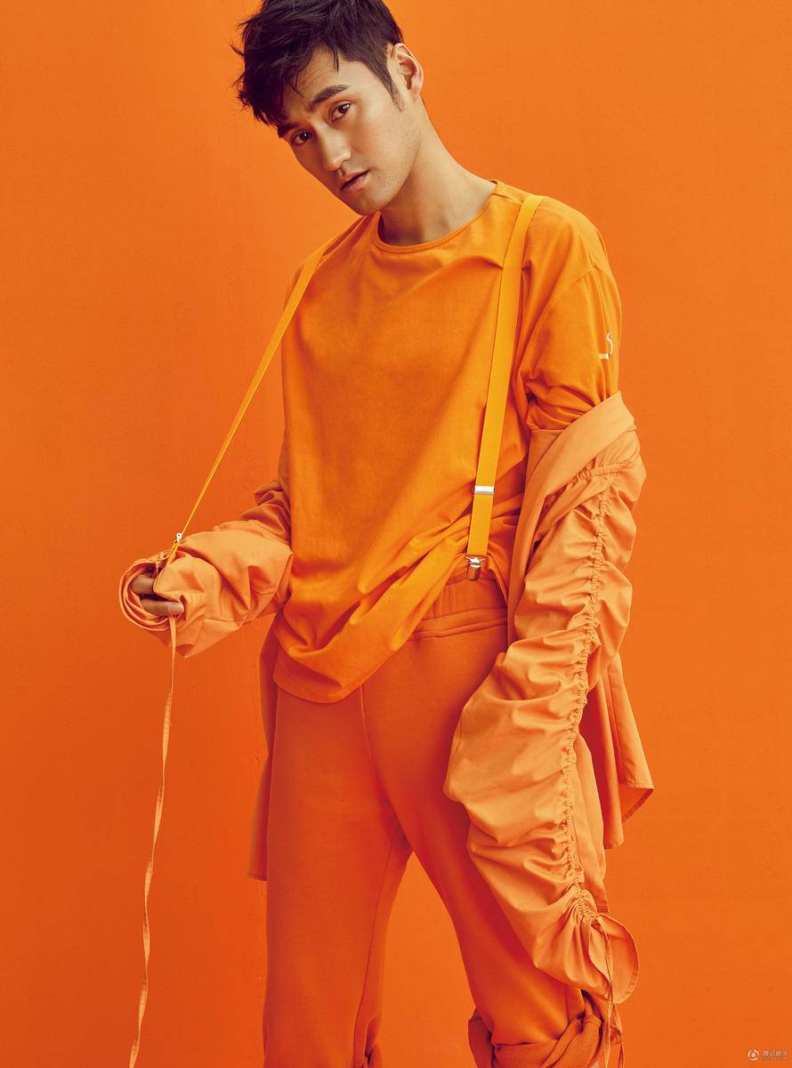 袁弘时尚写真大片曝光 反差萌尽显雅痞气息