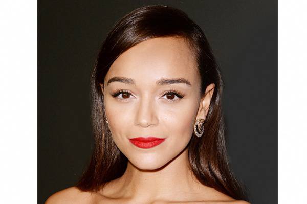 你绝对猜不到这7位女星是自己化妆