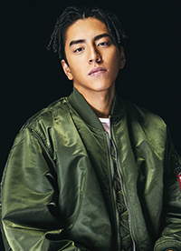 王大陆最新写真曝光 野痞脏辫玩味十足