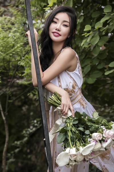 童菲时尚写真大片曝光 风格各异诠释90后百变女神