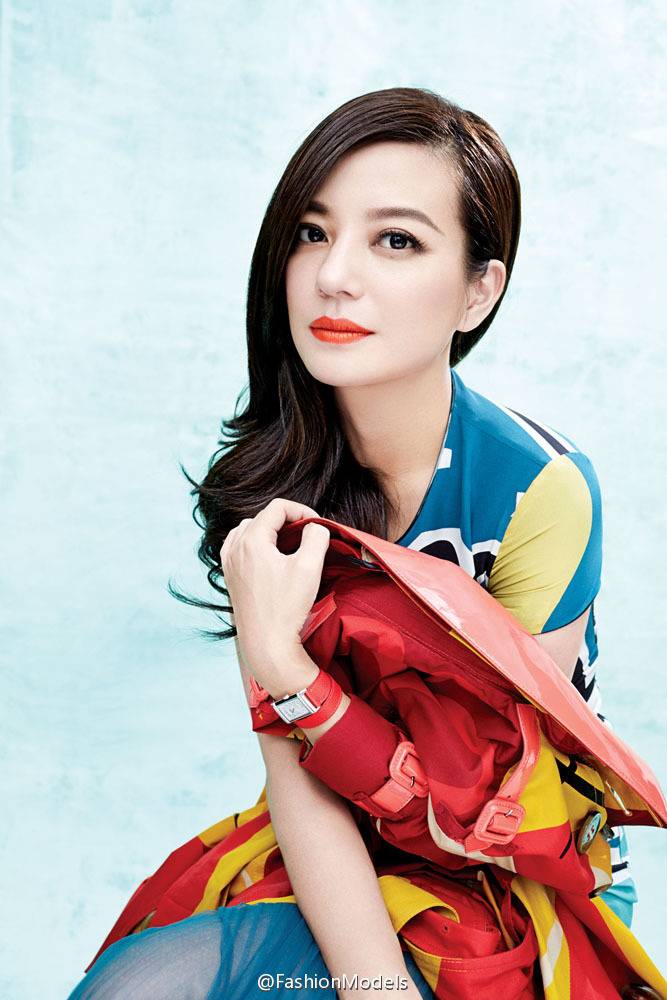 赵薇橘色系写真大片曝光 头戴兔耳朵萌萌哒