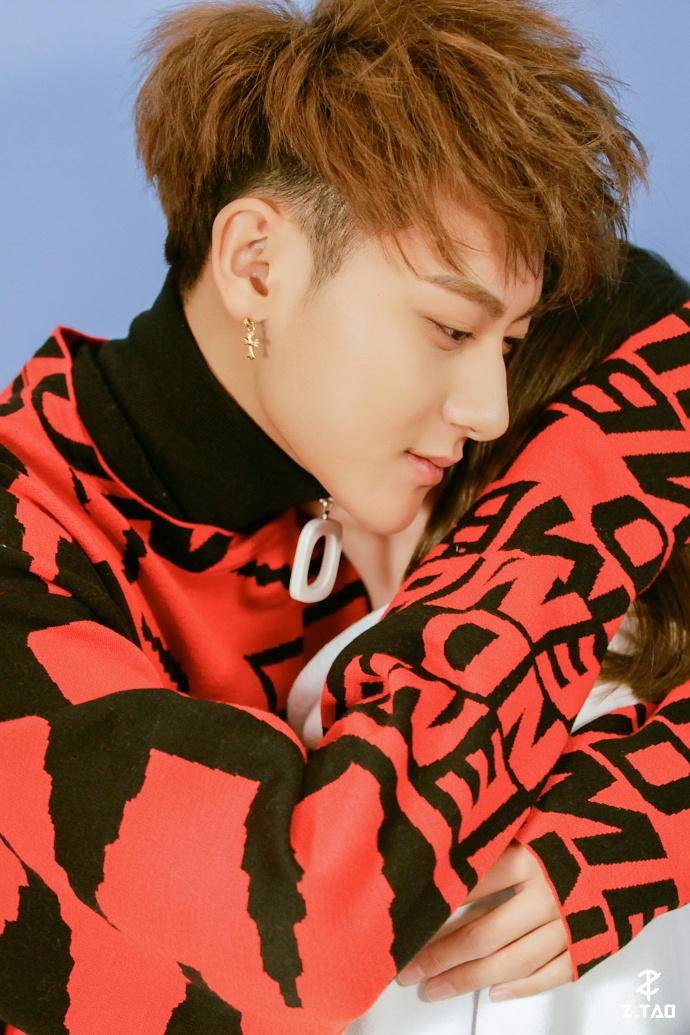 黄子韬情人节写真大片 笑容温暖男友力爆棚