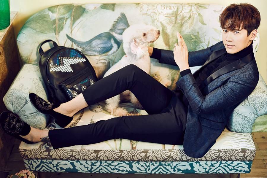 高云翔早春帅气写真大片 浪漫柔情逗萌宠