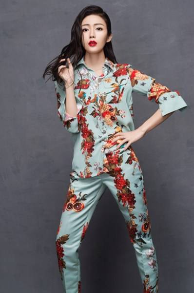 演员汤晶媚最新写真曝光 妩媚泪痣上演湿发诱惑