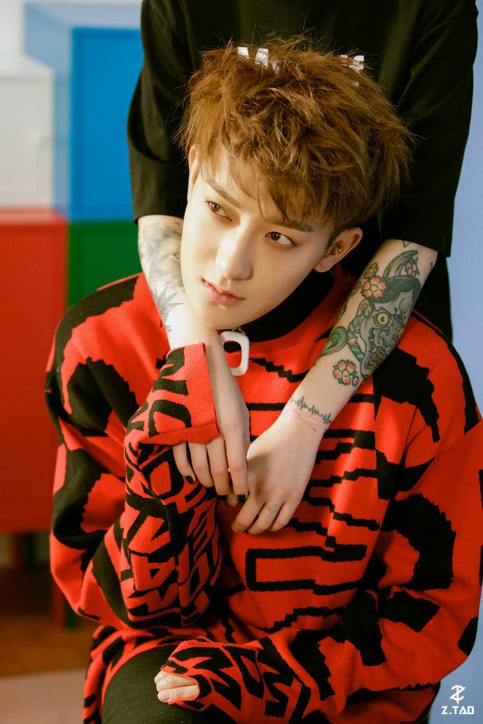 黄子韬情人节写真大片 笑容温暖男友力爆棚