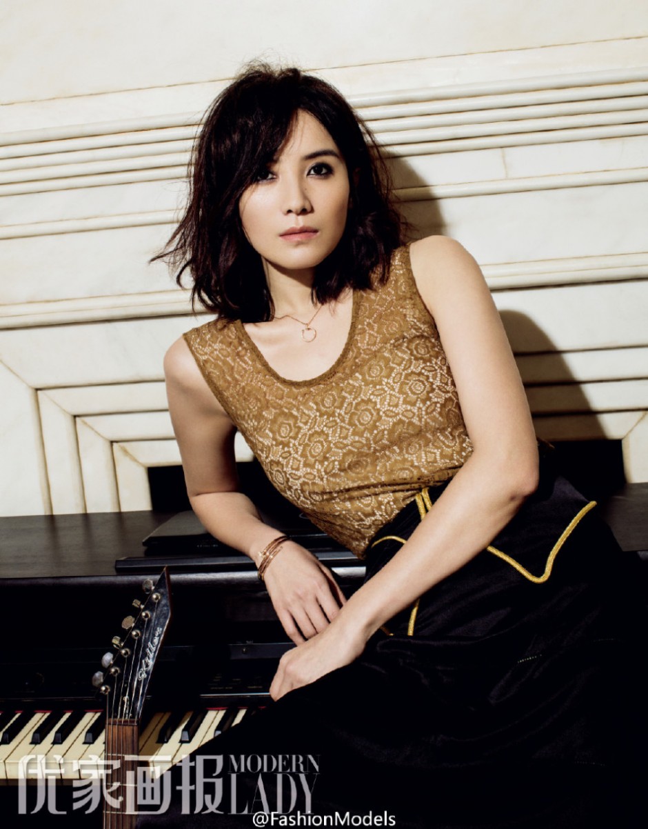 小宋佳最新写真大片公开 抱吉他才女范儿十足