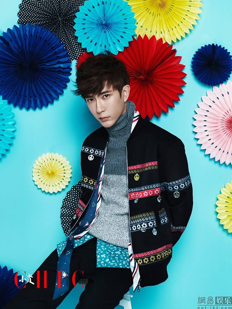 于朦胧杂志写真大片曝光 扑面而来的少年气