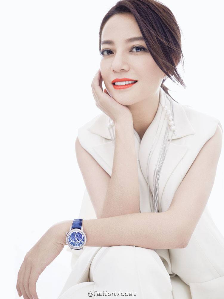 赵薇橘色系写真大片曝光 头戴兔耳朵萌萌哒