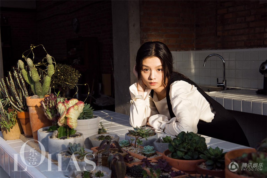 演员春夏杂志写真曝光 清新自然气质脱俗