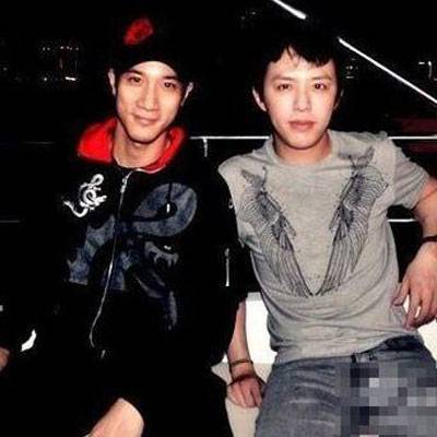 王力宏被曝嫖娼 懒理传闻参加电影节露笑容