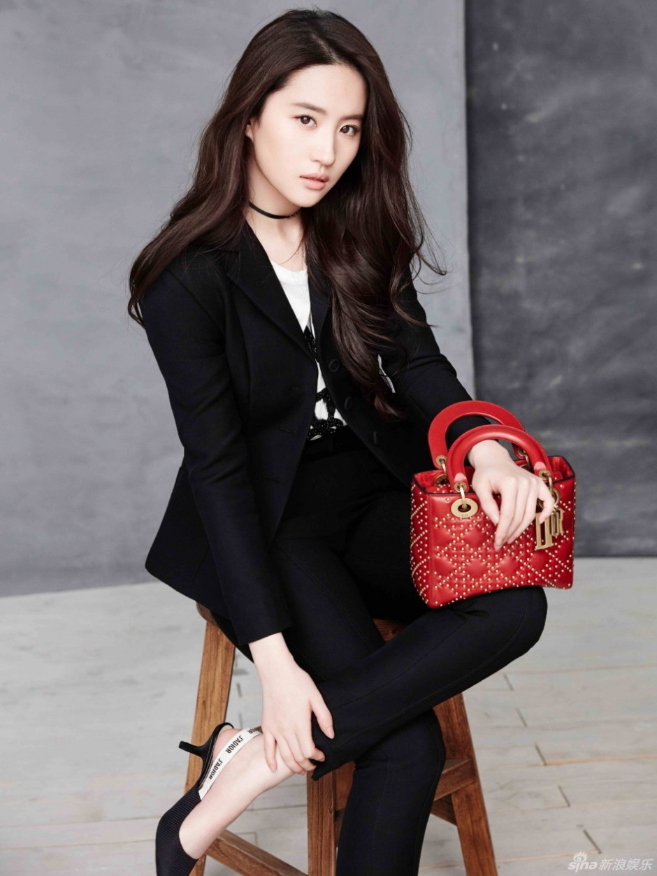 刘亦菲西装写真大片 优雅干练攻气十足