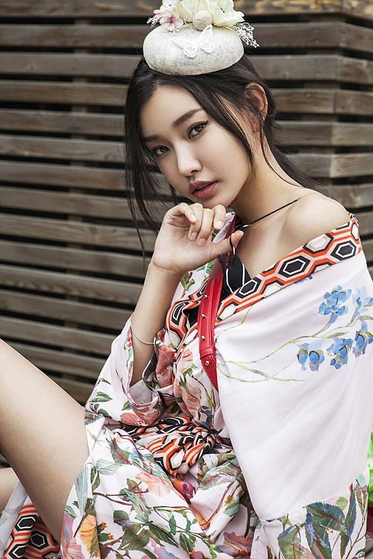 童菲时尚写真大片曝光 风格各异诠释90后百变女神