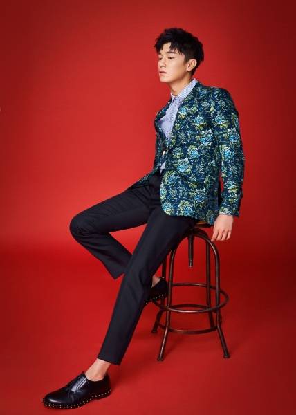 演员杨旭文新春大片曝光 演绎摩登范型男