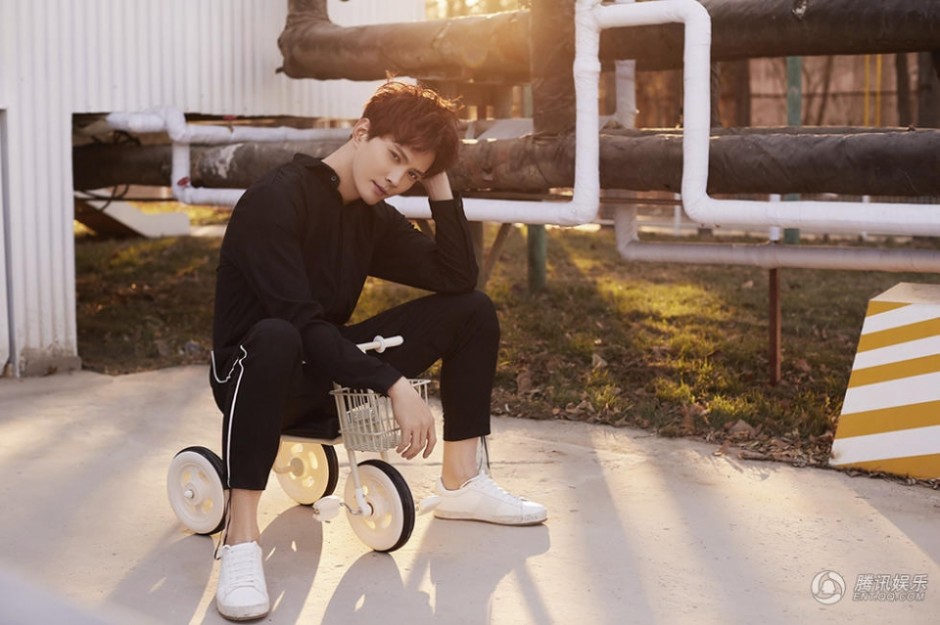 徐正曦早春写真照片曝光 诠释完美男友魅力