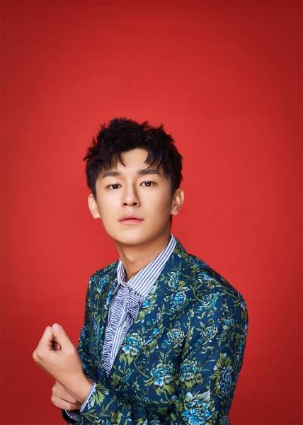 演员杨旭文新春大片曝光 演绎摩登范型男