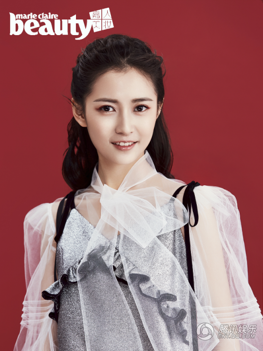 陈钰琪杂志写真大片公开 造型新颖玩转清新美妆