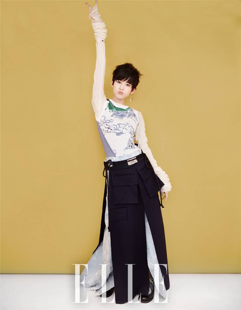 娜扎俏皮灵气写真曝光 玩转清爽甜酷风