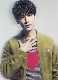 小鲜肉罗云熙情人节写真曝光 浪漫比心男友力十足