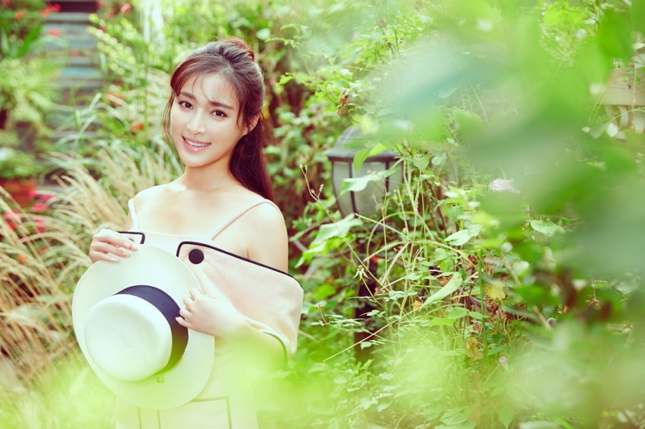 内地演员甘婷婷最新写真 甜美性感间切换自如