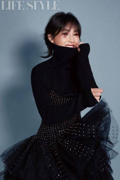 陈燃最新写真曝光 短发亮相帅气十足