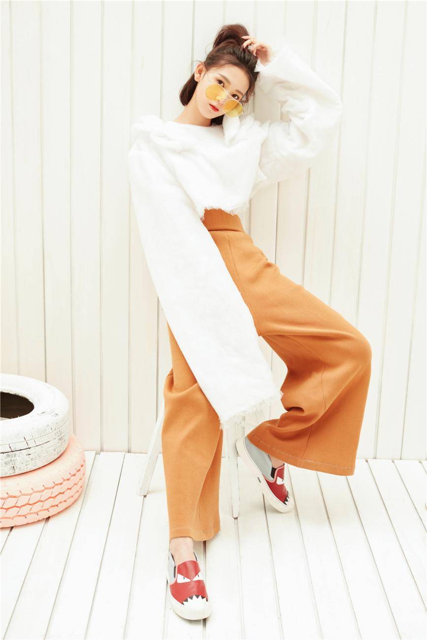 陈瑶冬日时尚写真 甜酷少女感十足