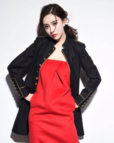 一年级孟子义写真曝光 香肩半露性感撩人