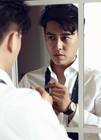 靳东最新杂志写真图片 儒雅气质尽显老干部风情