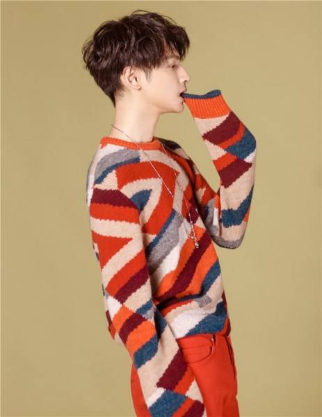 罗云熙秋冬写真大片曝光 温暖复古带点慵懒