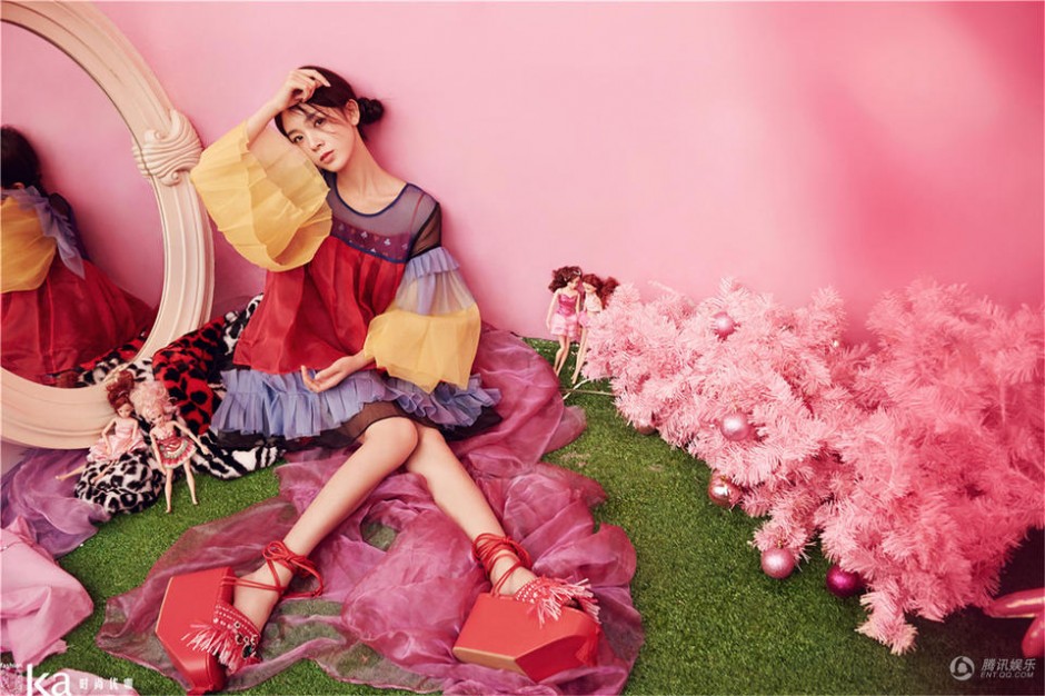 陈瑶最新写真大片曝光 粉色梦幻少女心炸裂